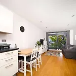 Chic Private Suite In Charming Flat