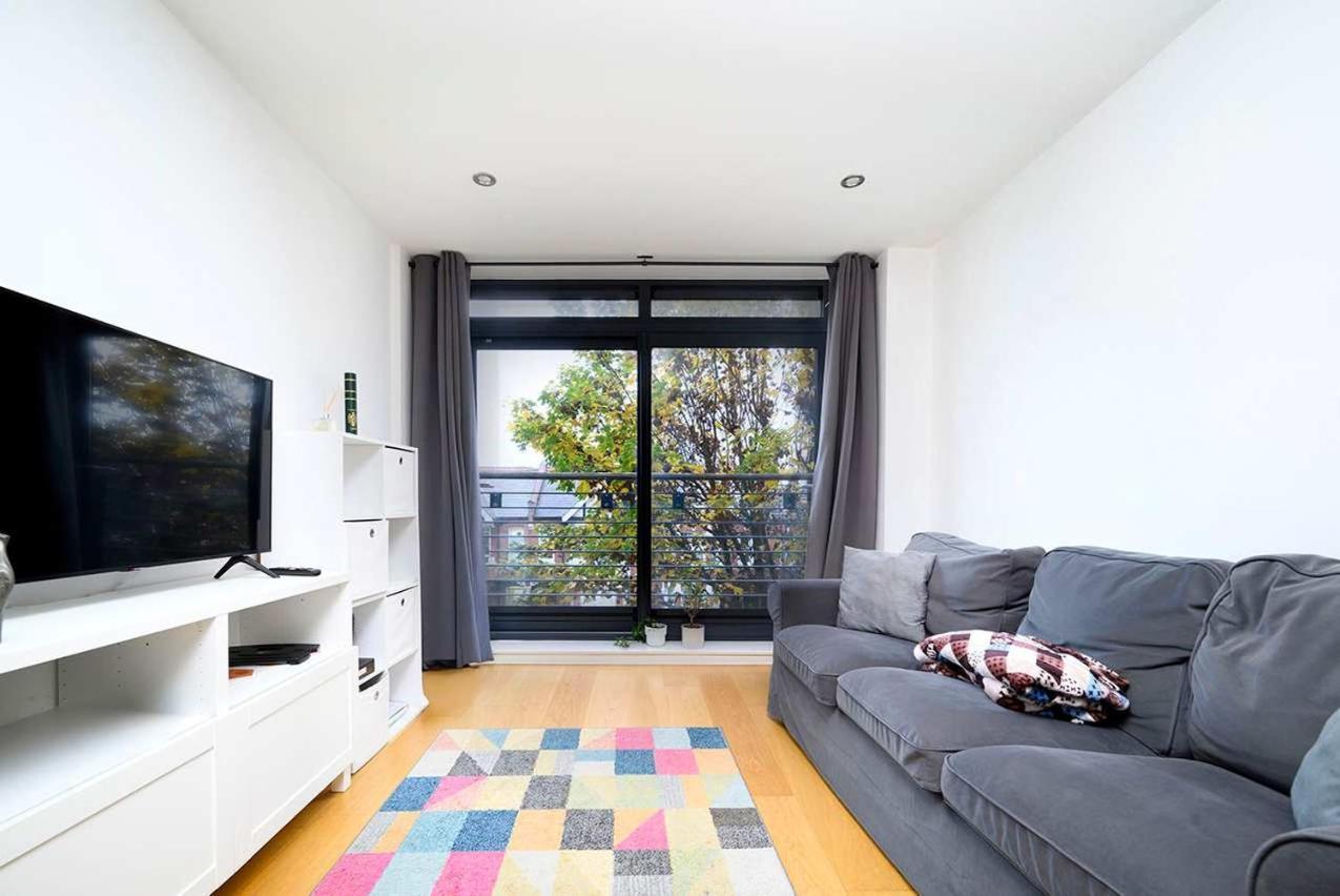 Chic Private In Charming Flat Londra